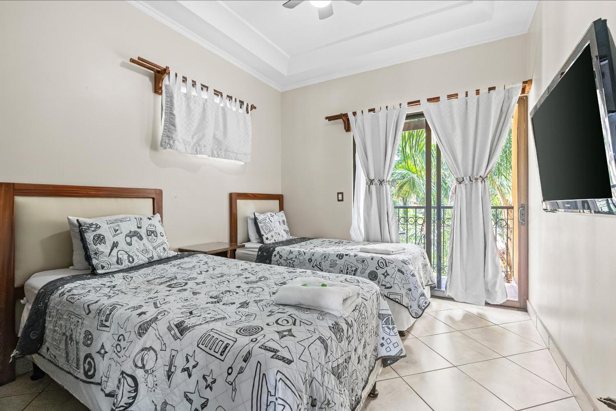 The Oaks Tamarindo Pool Front Condominiums Fast Wifi 외부 사진